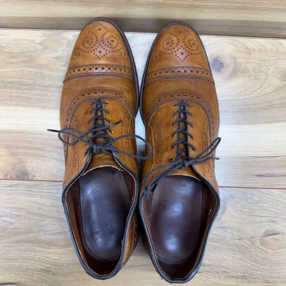 Allen Edmonds Strand Oxford Mens 9.5 E Walnut Leather Cap Toe Brogue Medallion
